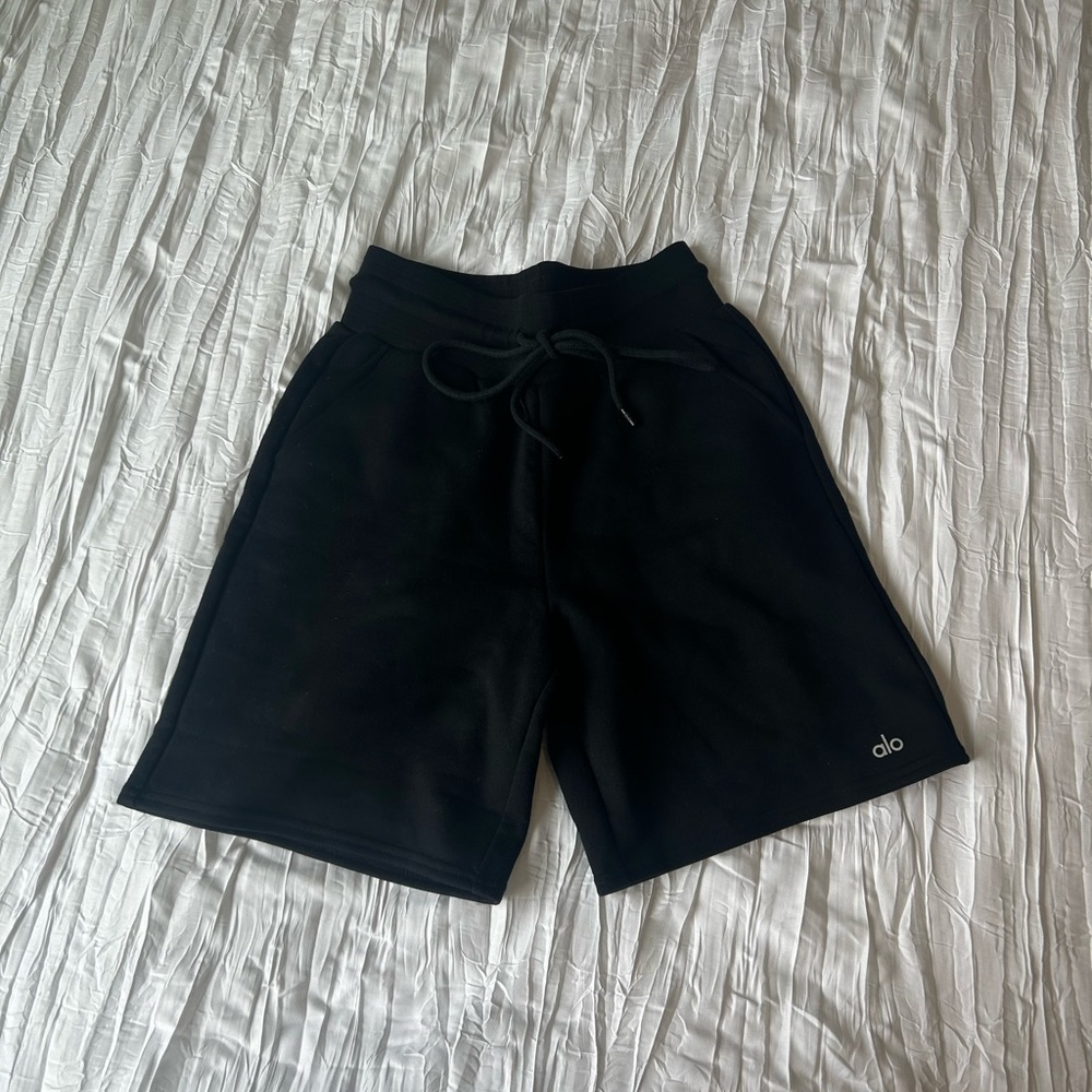 ALO Yoga Black Athletic Shorts with Relaxed Fit